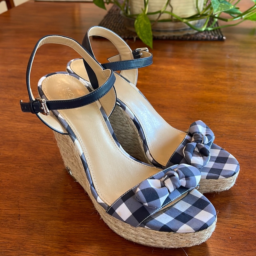Michael Kors Size 9. Admiral/white Espadrille Wedge